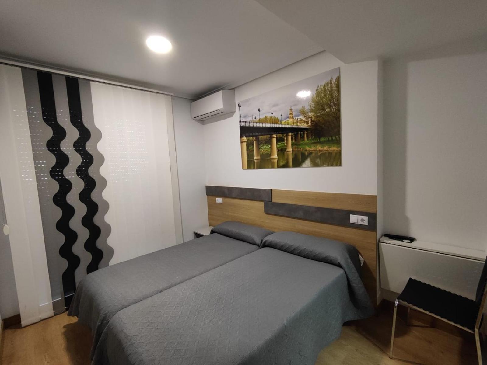 Hostal Rioja Condestable Logrono Exterior photo